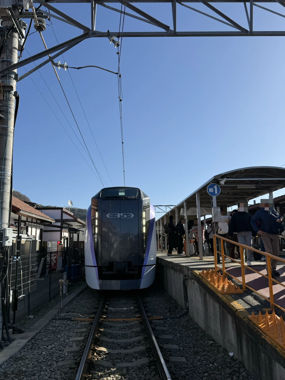 E353系と河口湖駅